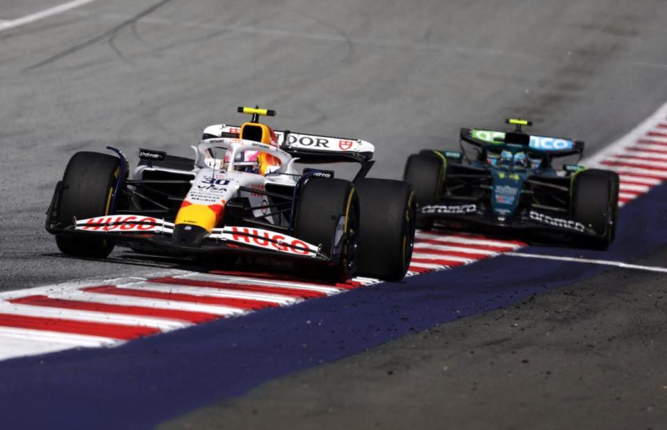 开云-关于迈凯伦鏖战雷诺车队，塞恩斯点燃赛场的信息